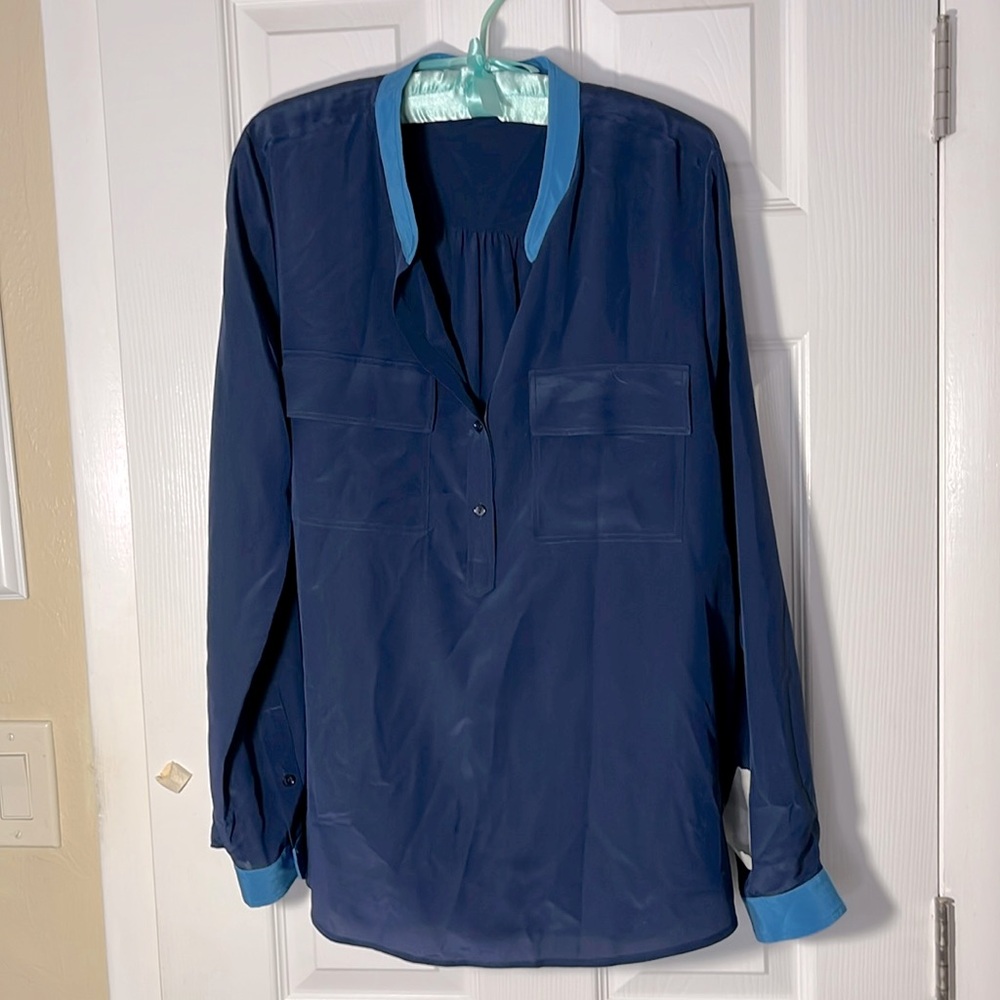 VINCE 100%silk contrast trim split neck popover blue blouse pockets long slv 12